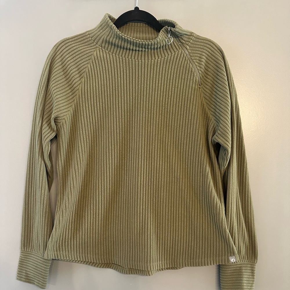 The American Outdoorsman Green Ribbed Turtleneck Sweater